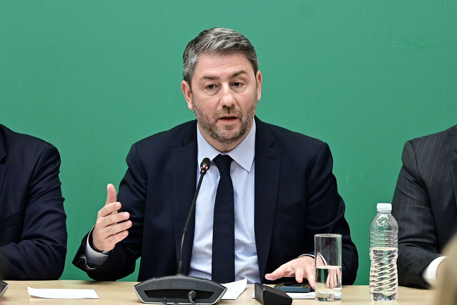 ΠΑΣΟΚ: Με 11 προτάσεις για “να σπάσει ο κύκλος” του ιδιωτικού χρέους