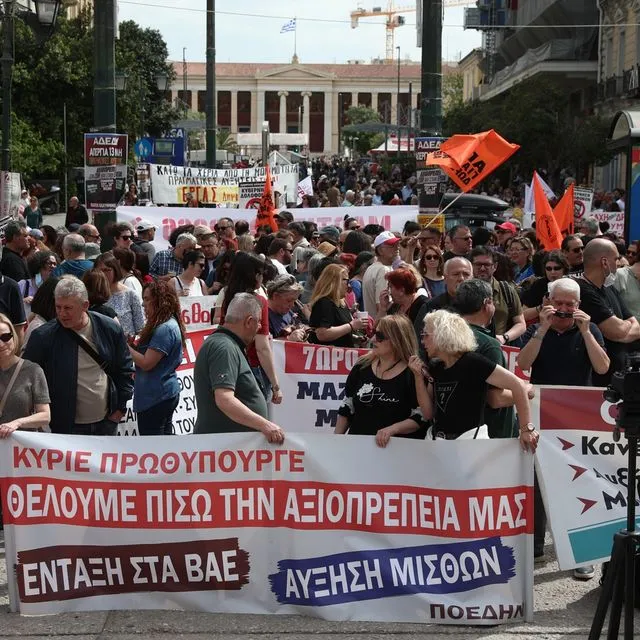 Aπεργιακή συγκέντρωση, στην πλατεία Κλαυθμώνος