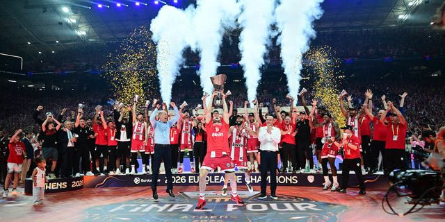 EuroLeague Final Four 2026: Η στιγμή της απονομής του τέταρτου ευρωπαϊκού του Ολυμπιακού