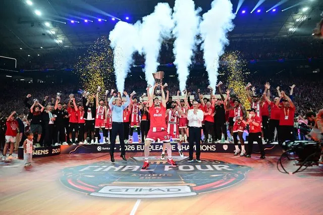EuroLeague Final Four 2026: Η στιγμή της απονομής του τέταρτου ευρωπαϊκού του Ολυμπιακού