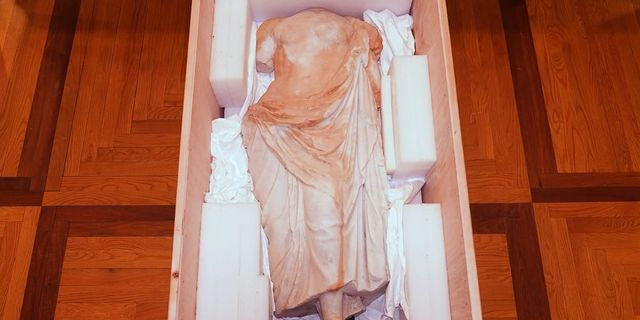 US returns 26 stolen ancient artifacts to Greece