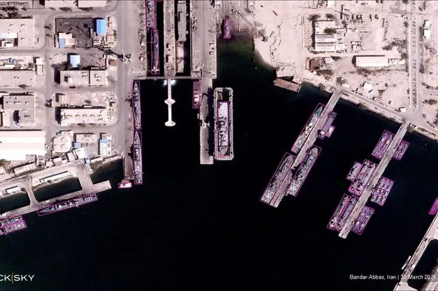 Δορυφορική εικόνα Gen-3 της BlackSky με αναλύσεις βασισμένες σε τεχνητή νοημοσύνη, που επισημαίνουν διάφορα στρατιωτικά πλοία και υποβρύχια στο λιμάνι Μπαντάρ Αμπάς του Ιράν (φωτογραφία αρχείου)