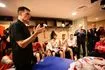 Ολυμπιακός: Αποθέωση για τον Γιώργο Μπαρτζώκα έξω από το γήπεδο πριν την αναχώρηση της αποστολής