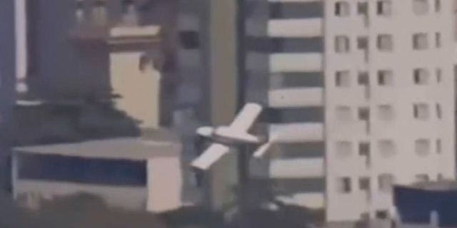 Βίντεο: Μονοκινητήριο αεροσκάφος συνετρίβη σε πολυκατοικία στη Βραζιλία