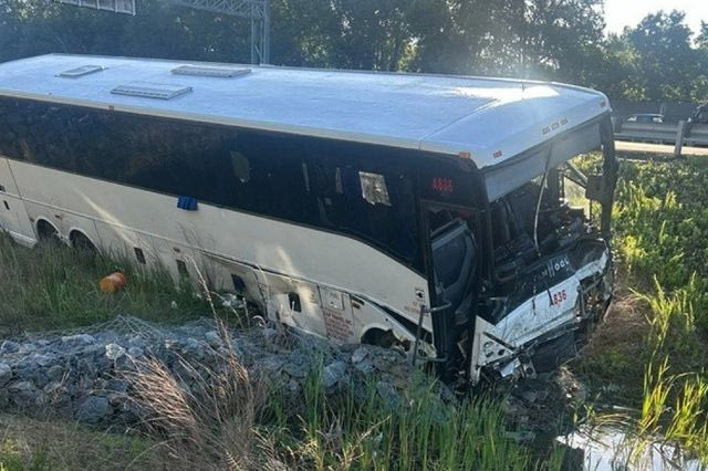 ΗΠΑ: Λεωφορείο έπεσε πάνω σε αυτοκίνητα στη Βιρτζίνια – 5 νεκροί, 34 τραυματίες