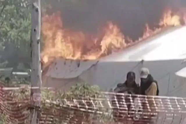 Κονγκό: Οργισμένο πλήθος έβαλε φωτιά σε σκηνές νοσοκομείου με λοιμώξεις από Έμπολα