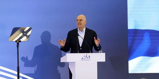 “Θεσμικός” Δένδιας στο προσυνέδριο της ΝΔ – Τι (δεν) είπε στην ομιλία του