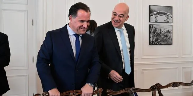 Το Μαξίμου σε “κλίμα” Άδωνι για Δένδια
