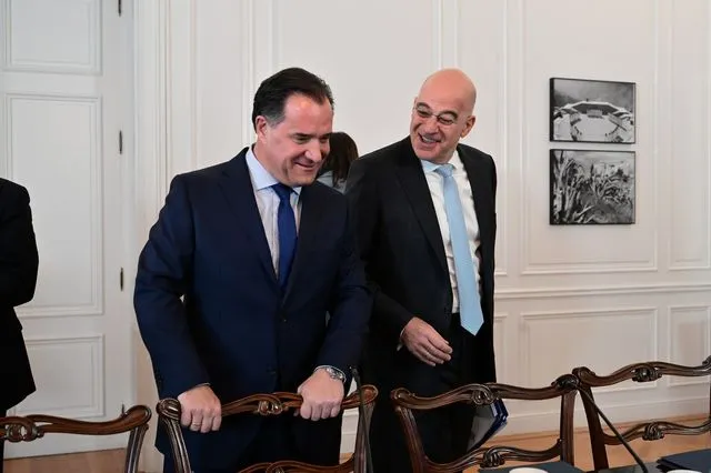 Το Μαξίμου σε “κλίμα” Άδωνι για Δένδια
