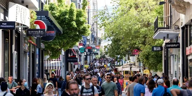 Κόσμος στην Ερμού