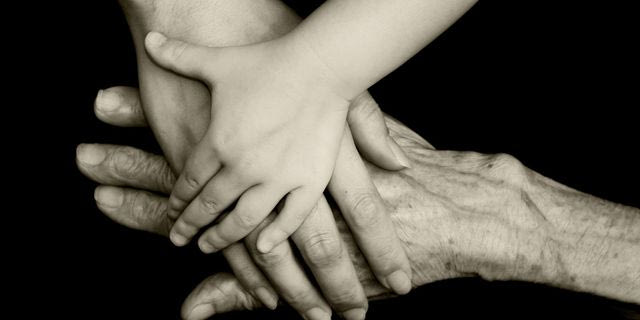 Ιστορική απόφαση στην Ιταλία: Ένα παιδί μπορεί να έχει, και επίσημα, τρεις γονείς
