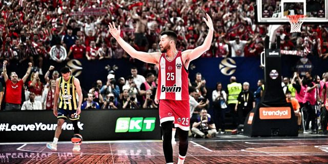 Euroleague Final Four: Ακαταμάχητος ο Ολυμπιακός, πανηγυρισμοί στο φλεγόμενο T-Center