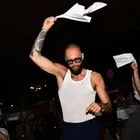 Το βίντεο από το γλέντι των παικτών του Ολυμπιακού – Χορός, τραγούδι και βουτιές σε πισίνα