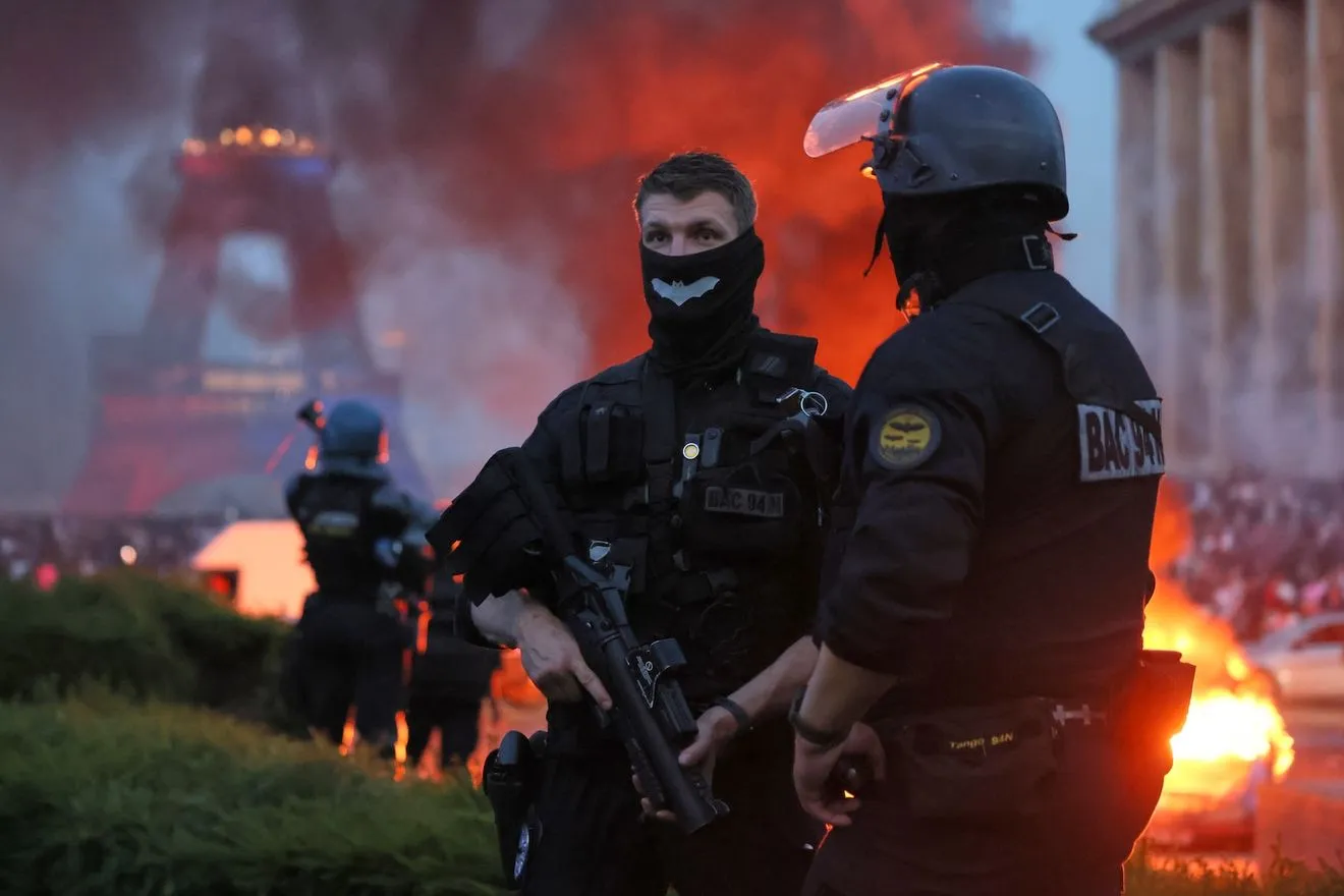 Γαλλία: Ενας νεκρός και 780 συλλήψεις στα επεισόδια μετά τη νίκη της Παρί Σεν Ζερμέν – Πάνω από 200 τραυματίες