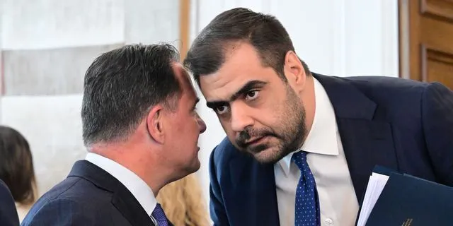 Δεξιό πυρ ομαδόν κατά ΕΛ.Α.Σ. του Τσίπρα