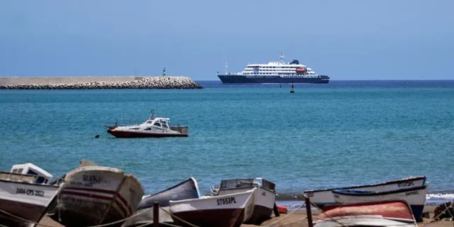 Ώρες αγωνίας για το κρουαζιερόπλοιο με χανταϊό – Απομακρύνθηκαν τρεις ασθενείς