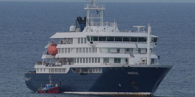 “Αξιοθέατο” το πλοίο που ξέσπασε χανταϊός – Κόσμος σπεύδει να το δει από κοντά