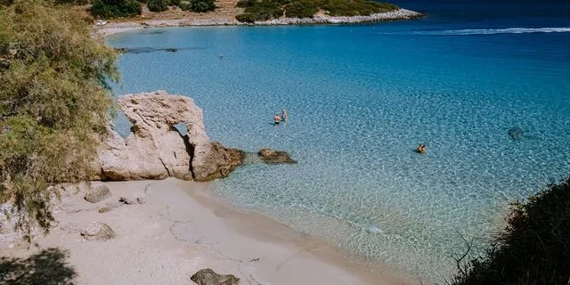 Ποιες θάλασσες θα είναι πιο ζεστές για το πρώτο μπάνιο – Η πρόγνωση Κολύδα