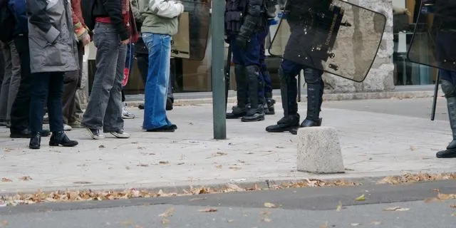 Ιρλανδία: Διαδήλωση στο Δουβλίνο – Οργή για τον θάνατο άνδρα που ακινητοποιήθηκε έξω από κατάστημα