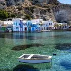 Στη Μήλο για τιρκουάζ νερά και τα σεληνιακά τοπία
