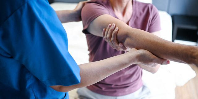 Φυσικοθεραπευτής και γιατροί έβγαλαν εικονικά παραστατικά σε 1.683 ΑΜΚΑ – Ζημιά 264.475 ευρώ στον ΕΟΠΥΥ