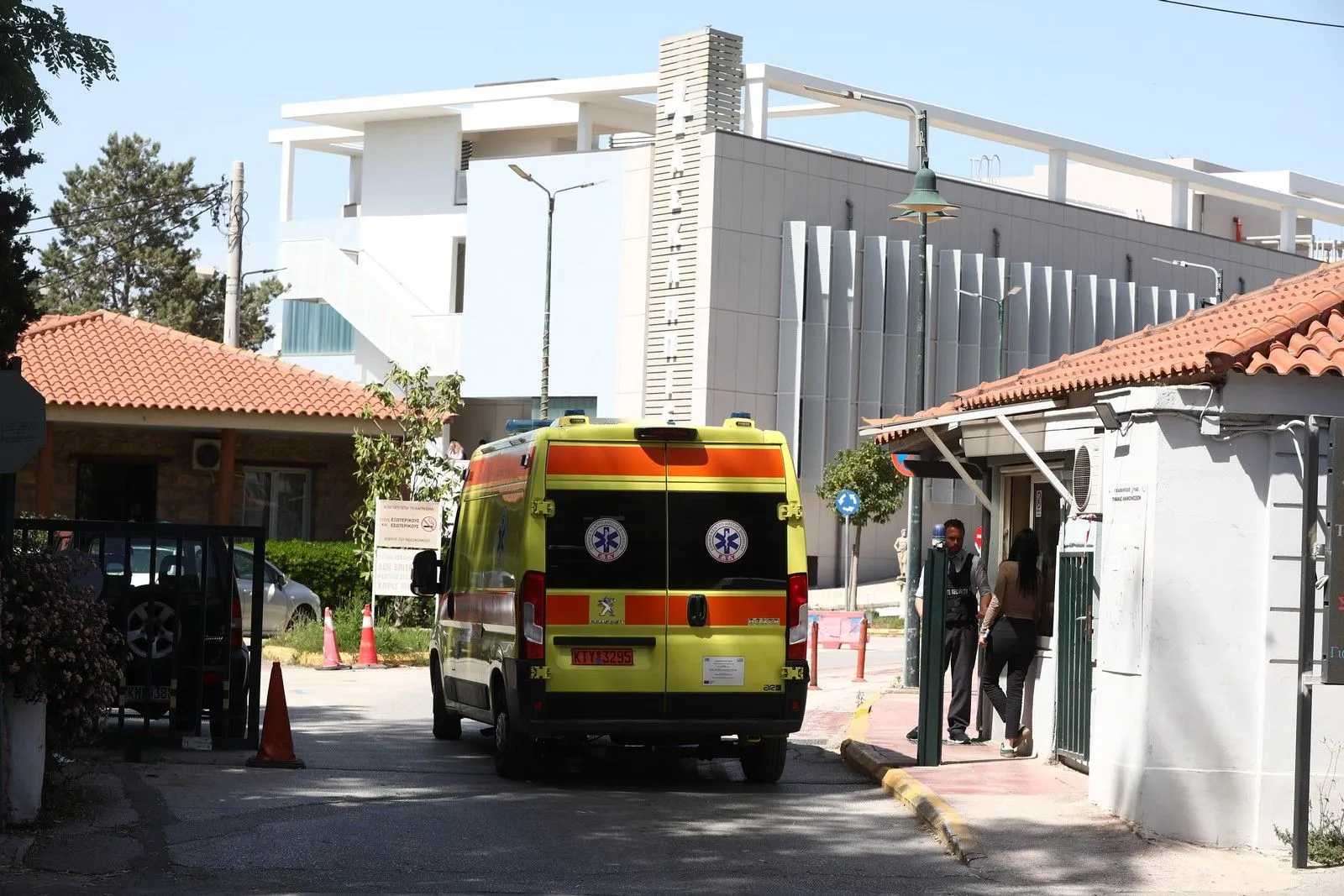 Τραγωδία στην Ηλιούπολη: Η κλειδωμένη πόρτα και οι μαρτυρίες για τις δύο 17χρονες