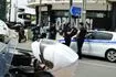 Καλλιθέα: “Έφαγε πόρτα” και γύρισε με UΖΙ – Πώς έγινε το αιματηρό περιστατικό