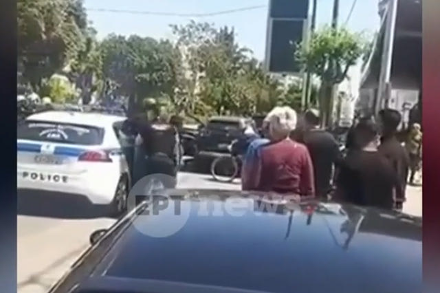 Πυροβολισμοί σε μπαρ στην Καλλιθέα – Η στιγμή της σύλληψης του 58χρονου δράστη