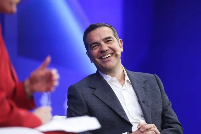 Με την πρόταση για δωρεάν είσοδο στα θέατρα και στα σινεμά όλων των νέων θα χαμογέλασε και ο Τσίπρας