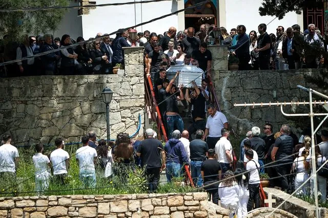Κρήτη: Οργή στην κηδεία του 20χρονου – “Ήρθατε τώρα που τον σκότωσαν”