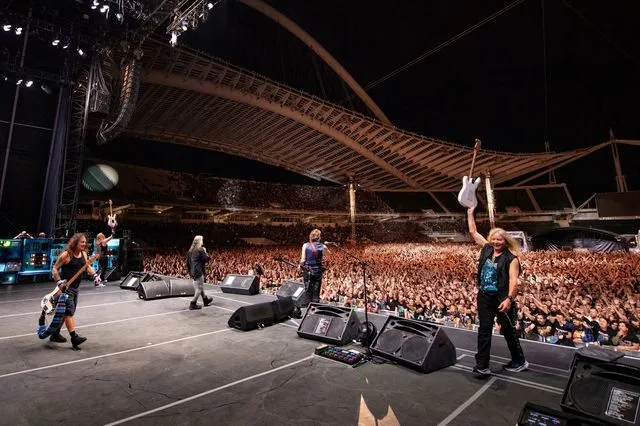 Είδαμε τους Iron Maiden: Το ΟΑΚΑ ούρλιαξε "Run for your lives"
