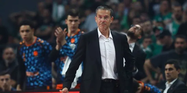 Μαρτίνεθ: Ο Αταμάν προκάλεσε τεχνική ποινή και στα δύο παιχνίδια