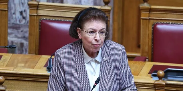 Η μπάλα στην εξέδρα από την Μενδώνη για την οικοδομική άδεια του έργου στη Μονεμβασιά