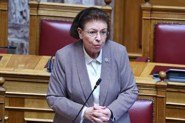 Η μπάλα στην εξέδρα από την Μενδώνη για την οικοδομική άδεια του έργου στη Μονεμβασιά