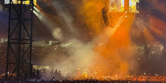 Στη σκηνή του ΟΑΚΑ οι Metallica – Σείεται το στάδιο