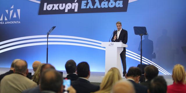 Τα εσωκομματικά προβλήματα κάτω από το γαλάζιο χαλί