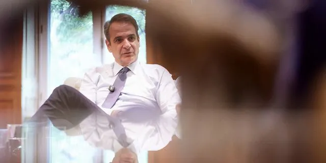 ΝΔ μόνη, ψάχνει… αυτοδυναμία