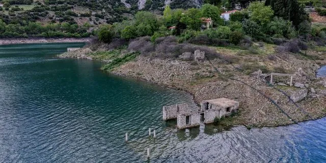 Mornos lake water level rises again