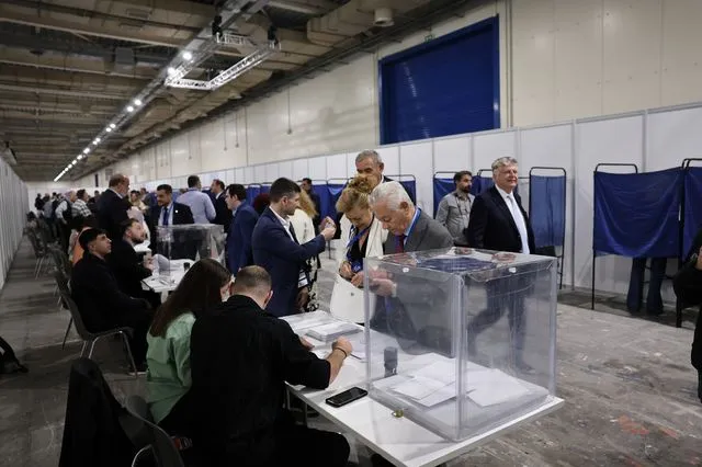 Η “μοιρασιά” στη νέα ΠΕ της ΝΔ – Ο Μητσοτάκης και οι “δελφίνοι”