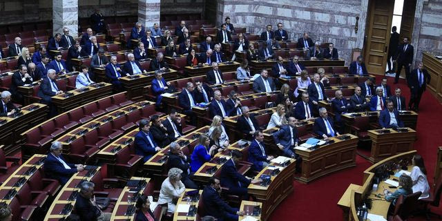 Διπλό γαλάζιο “όχι” στο “όλα στο φως”