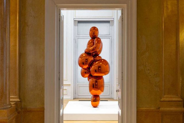 Cycladic Late Night: Έκθεση Jeff Koons – «Αφροδίτη» του Lespugue και Live Music Performances
