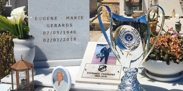 ΟΦΗ: Το τρόπαιο του Κυπέλλου Ελλάδας Betsson στον τάφο του Ευγένιου Γκέραρντ