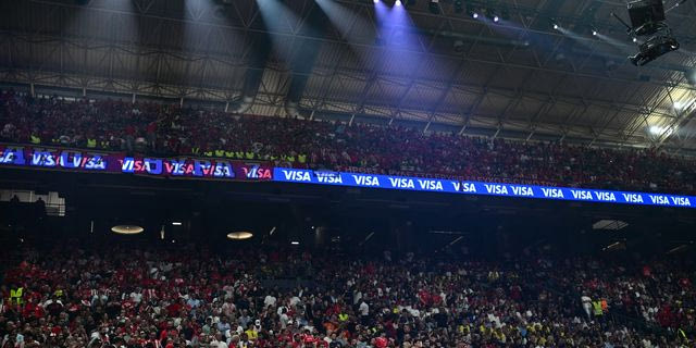 Final Four – Κοκκίνησε το T-Center: Πάνω από 10.000 φίλοι του Ολυμπιακού δίνουν τον παλμό