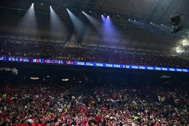 Final Four – Κοκκίνησε το T-Center: Πάνω από 10.000 φίλοι του Ολυμπιακού δίνουν τον παλμό