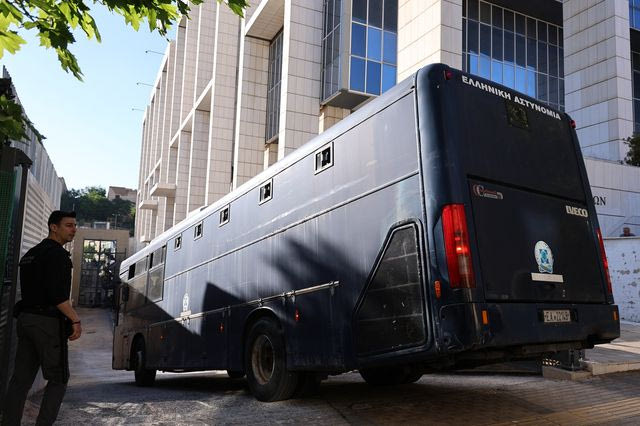 ΟΠΕΚΕΠΕ: Στην Αθήνα μεταφέρονται οι 17 συλληφθέντες από τη Θεσσαλονίκη