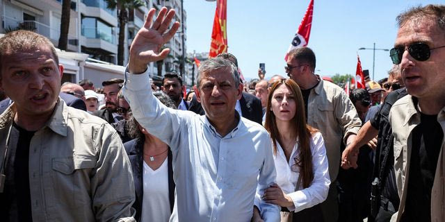 Ο καθαιρεθείς, με δικαστική απόφαση, ηγέτης της αξιωματικής αντιπολίτευσης της Τουρκίας, Οζγκούρ Οζέλ, φωτογραφία αρχείου