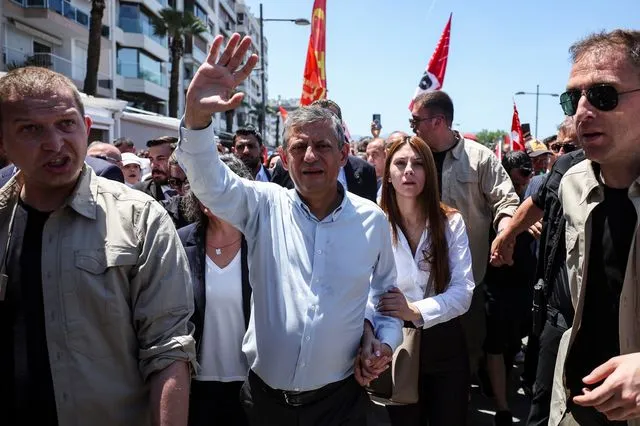 Ο καθαιρεθείς, με δικαστική απόφαση, ηγέτης της αξιωματικής αντιπολίτευσης της Τουρκίας, Οζγκούρ Οζέλ, φωτογραφία αρχείου