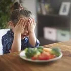 Το “μυστικό” για να τρώνε τα παιδιά τα λαχανικά τους ξεκινά από τη μήτρα