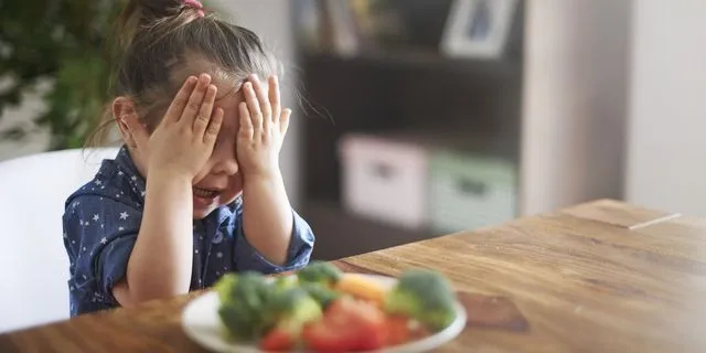 Το “μυστικό” για να τρώνε τα παιδιά τα λαχανικά τους ξεκινά από τη μήτρα