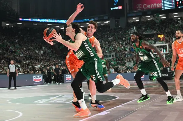 Παναθηναϊκός AKTOR – Βαλένθια 86-89: Οι πράσινοι πέταξαν στα σκουπίδια το 2-0 και θα πάνε στην Ισπανία για να το κάνουν ξανά